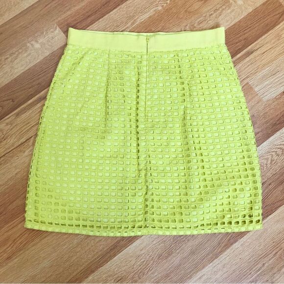 LOFT Neon Yellow Green Eyelet Mini Skirt Short Mesh Square Cutout Size 4 Petite - Picture 2 of 11